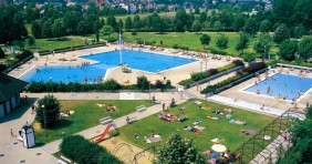 1989-es felvétel a Paskál Strandfürdő megnyitásáról