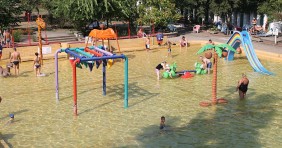 Különleges vízi játékok az Aquaticum Strandfürdőben