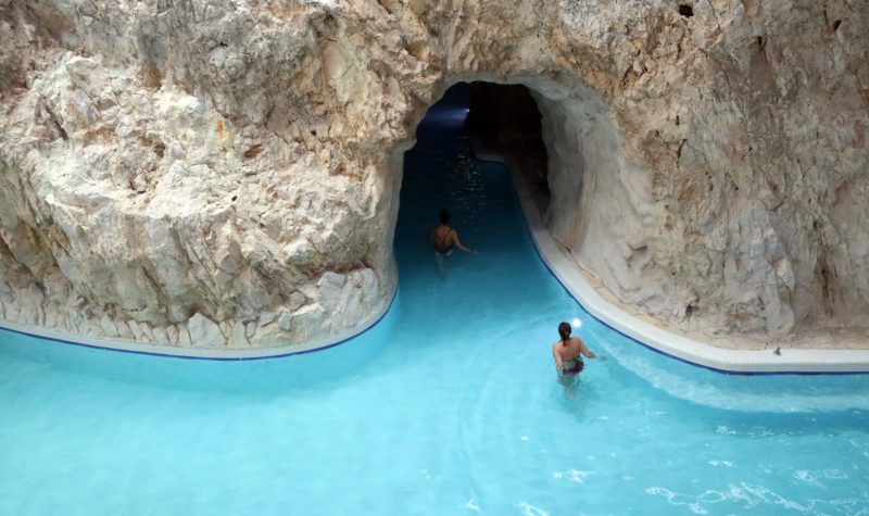 Végre elindul egy régóta várt fürdőfelújítás