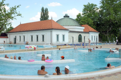 Rentábilis a strand és a török fürdő működtetése Egerben