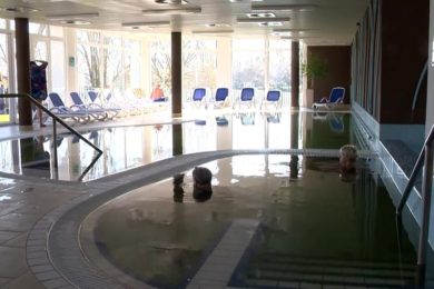 Már 4200 nyíregyházi nyugdíjas csapott le az ingyenes fürdőbelépőre