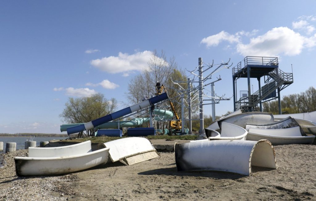 Tisza-tavi szabadstrand Abádszalók csúszda