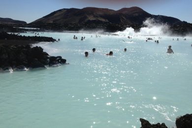 Veszélyben lehet Izland legnépszerűbb termálfürdője