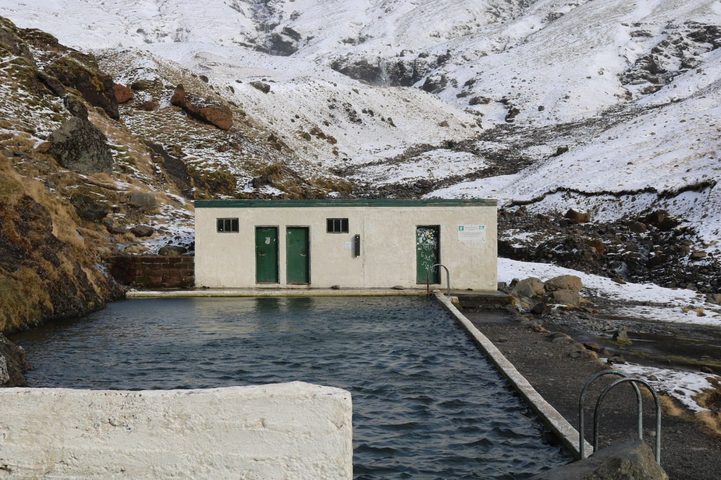 Seljavallalaug Izland termálvizes úszómedence
