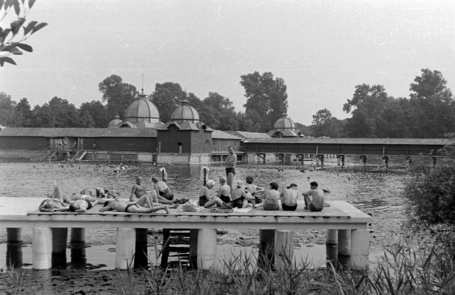 Hévízi fürdőzők 1955-ben