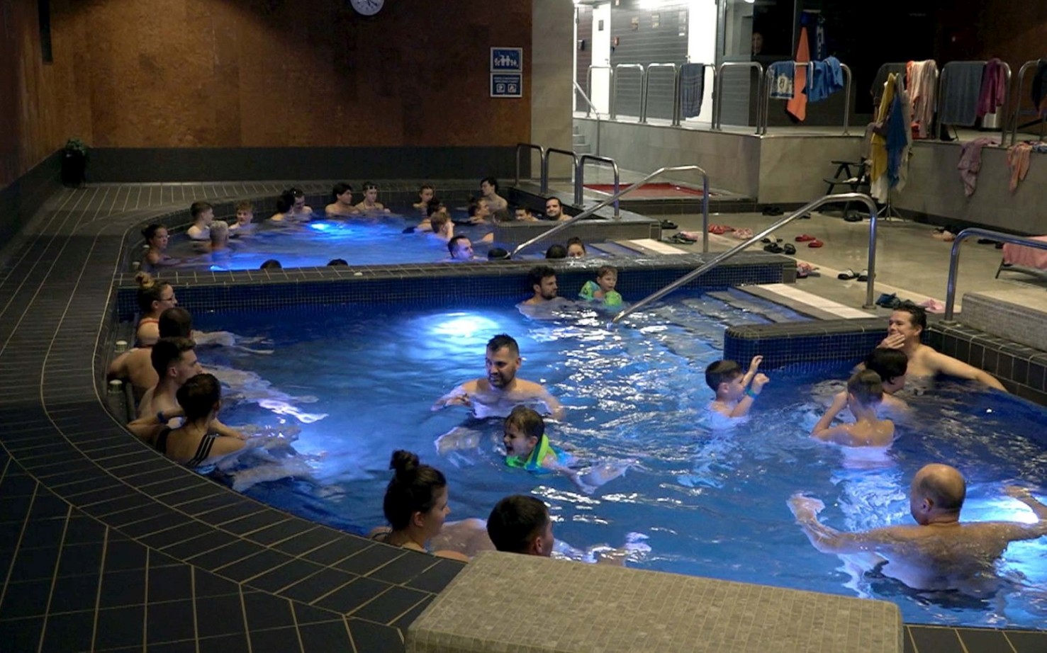 medencék a Csillaghegyi fürdőben Budapesten