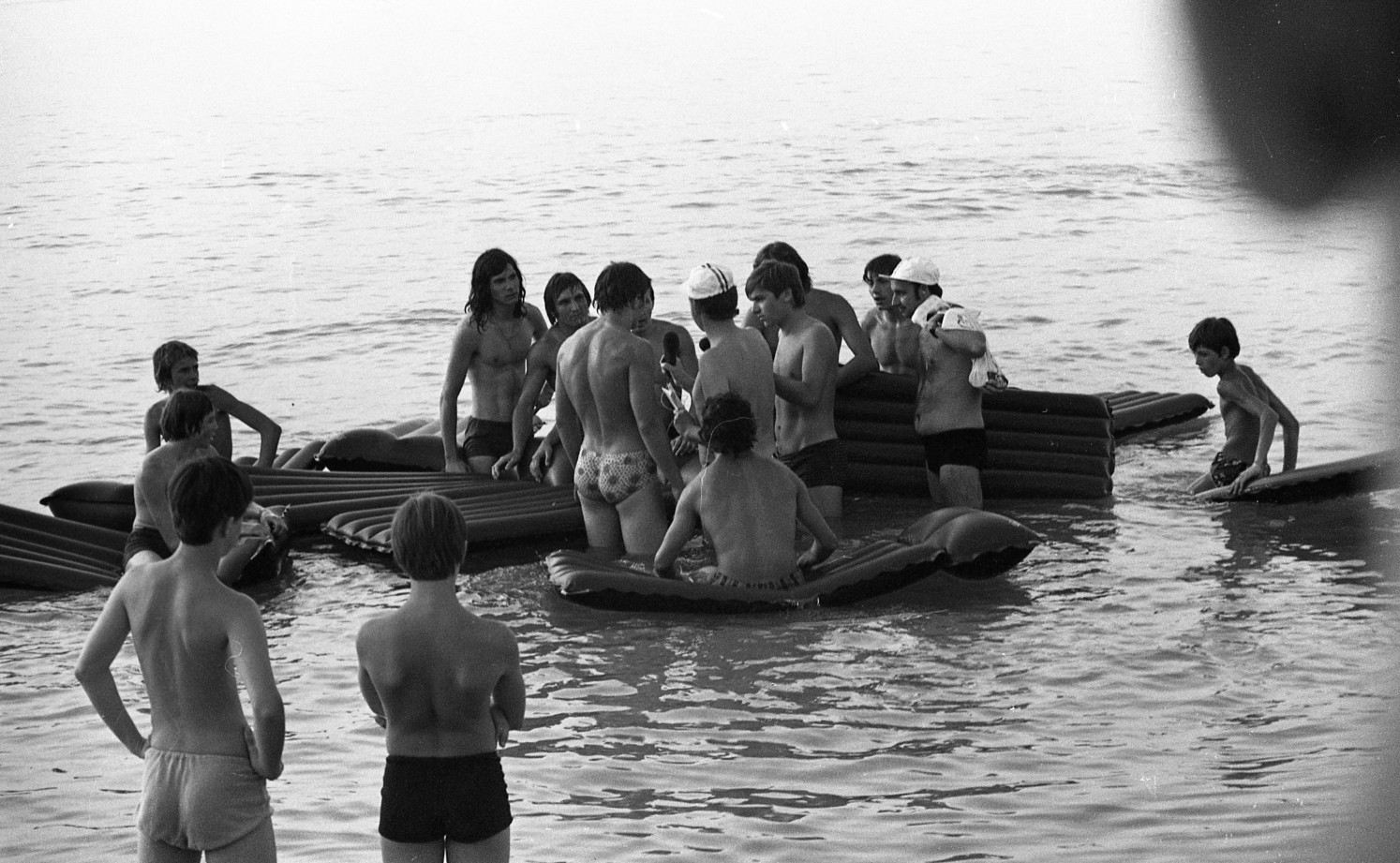 Balatoni fürdőzők a 70-es években