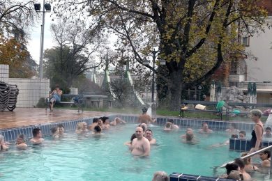 Több ezer budapesti élt a kedvezményes fürdőzési lehetőséggel
