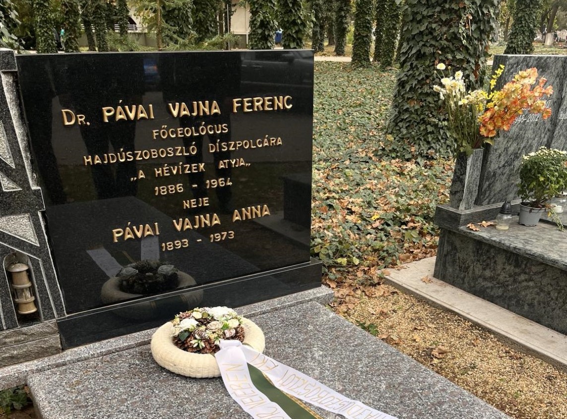 Pávai Vajna Ferenc síremléke Hajdúszoboszlón
