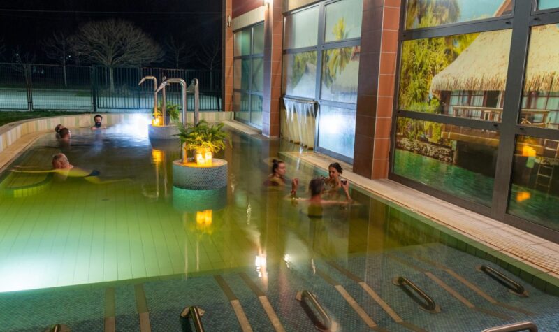 Jó hír a termálfürdőbe járó nyugdíjasoknak: bővült a kedvezményes napok köre