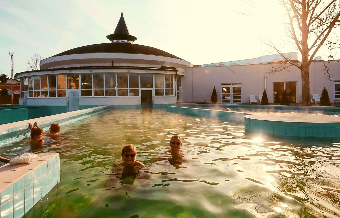 gyógymedence a kisvárdai Aquacinema fürdőben