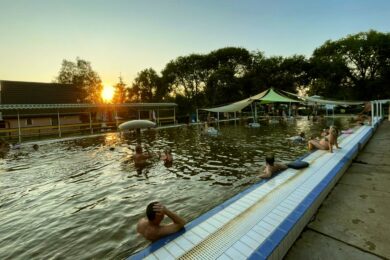 Újranyitó fürdők, felújított gyógymedence és egy szaunás fejlesztés