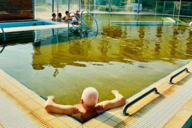 Sokan nem is gondolnák, milyen színvonalas termálfürdő rejtőzik ebben a Tisza menti városban