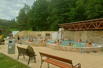 63 éve tört fel termálvíz a kis faluban, amely ma már gyógyulni vágyók kedvelt úti célja