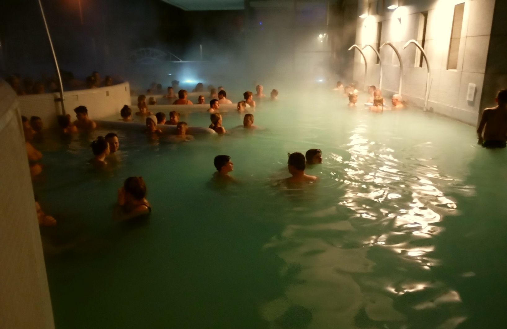 Egerszalóki Saliris termálfürdő éjszaka