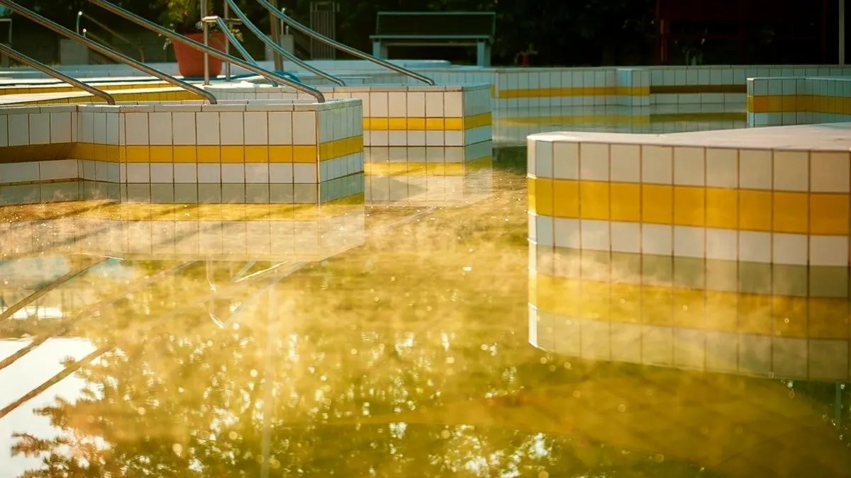 Tiszaújvárosi Gyógyfürdő egyik medencéje