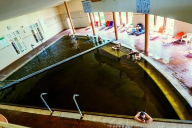 Megfizethető termálfürdő az Alföld közepén, nyugodt környezetben