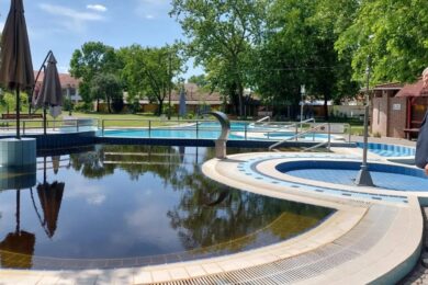 630 méter mélyről feltörő folyékony arany: hivatalosan is kutatják az abonyi víz hatását