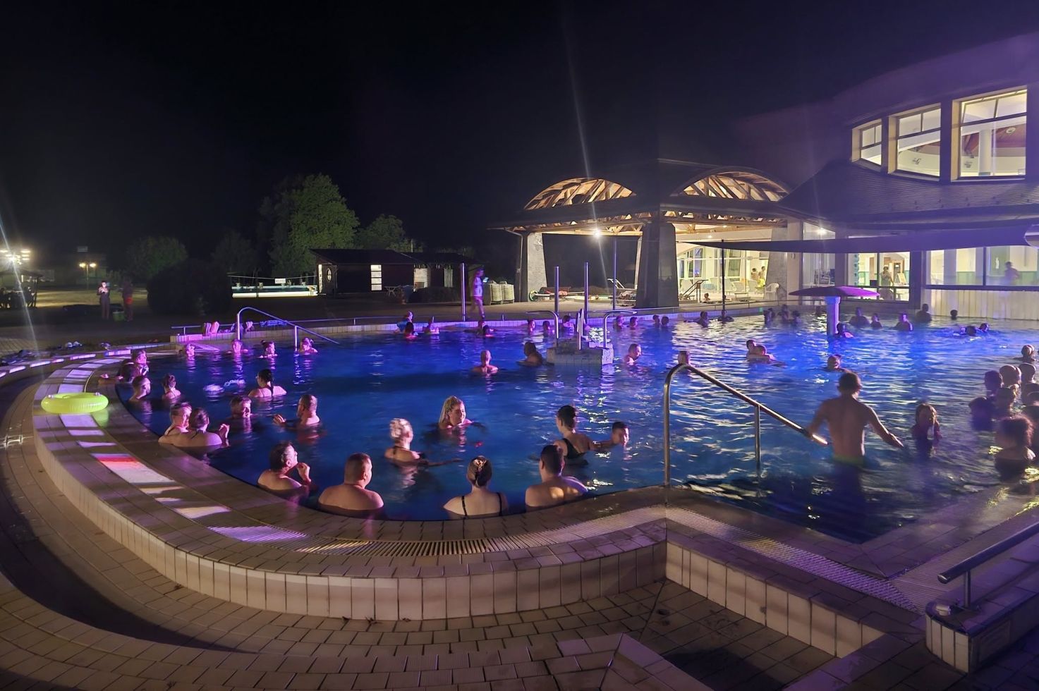 Szigetvári Gyógyfürdő éjszakai fürdőzés