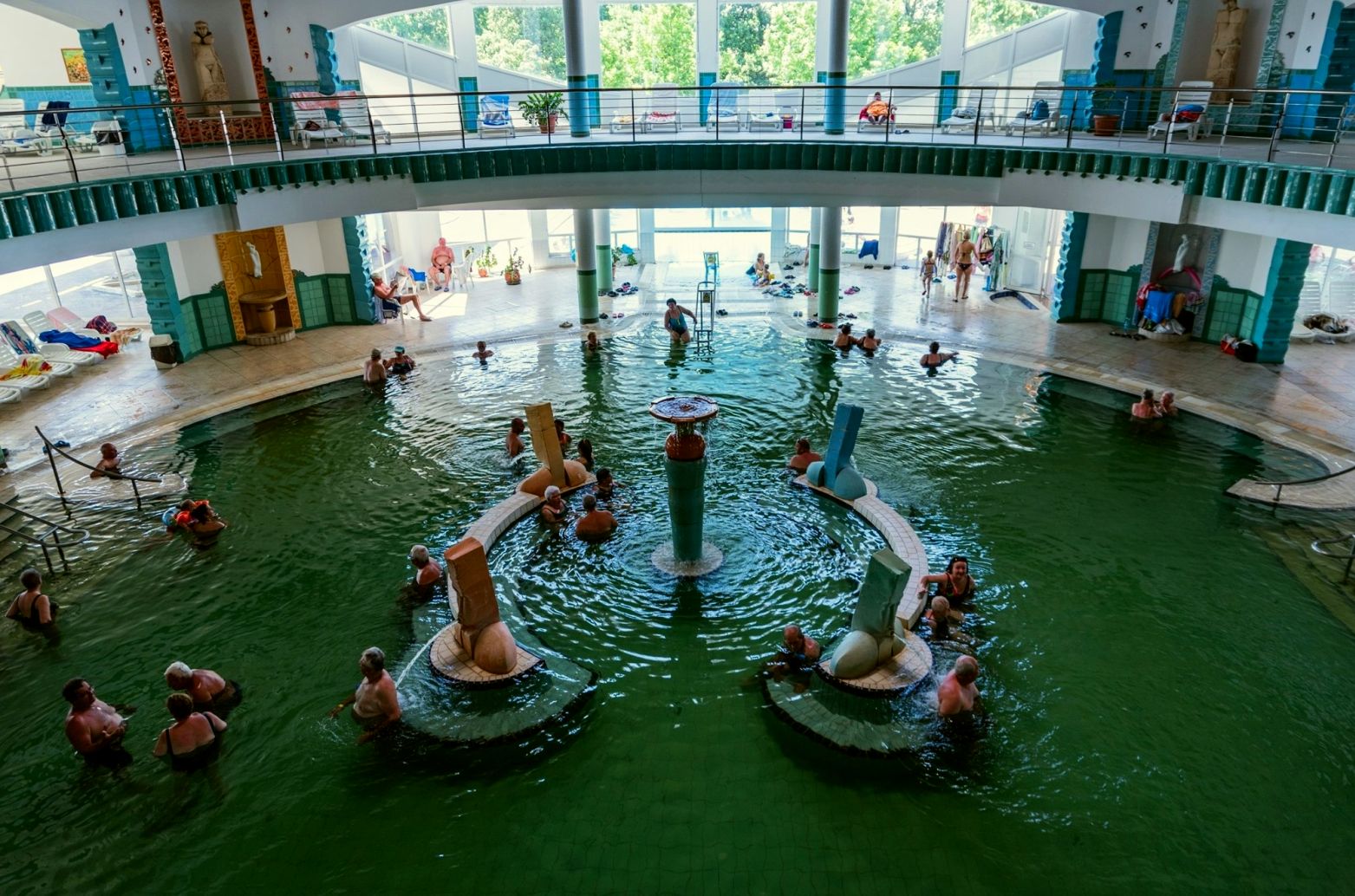 Szigetvári Gyógyfürdő belső medencetér