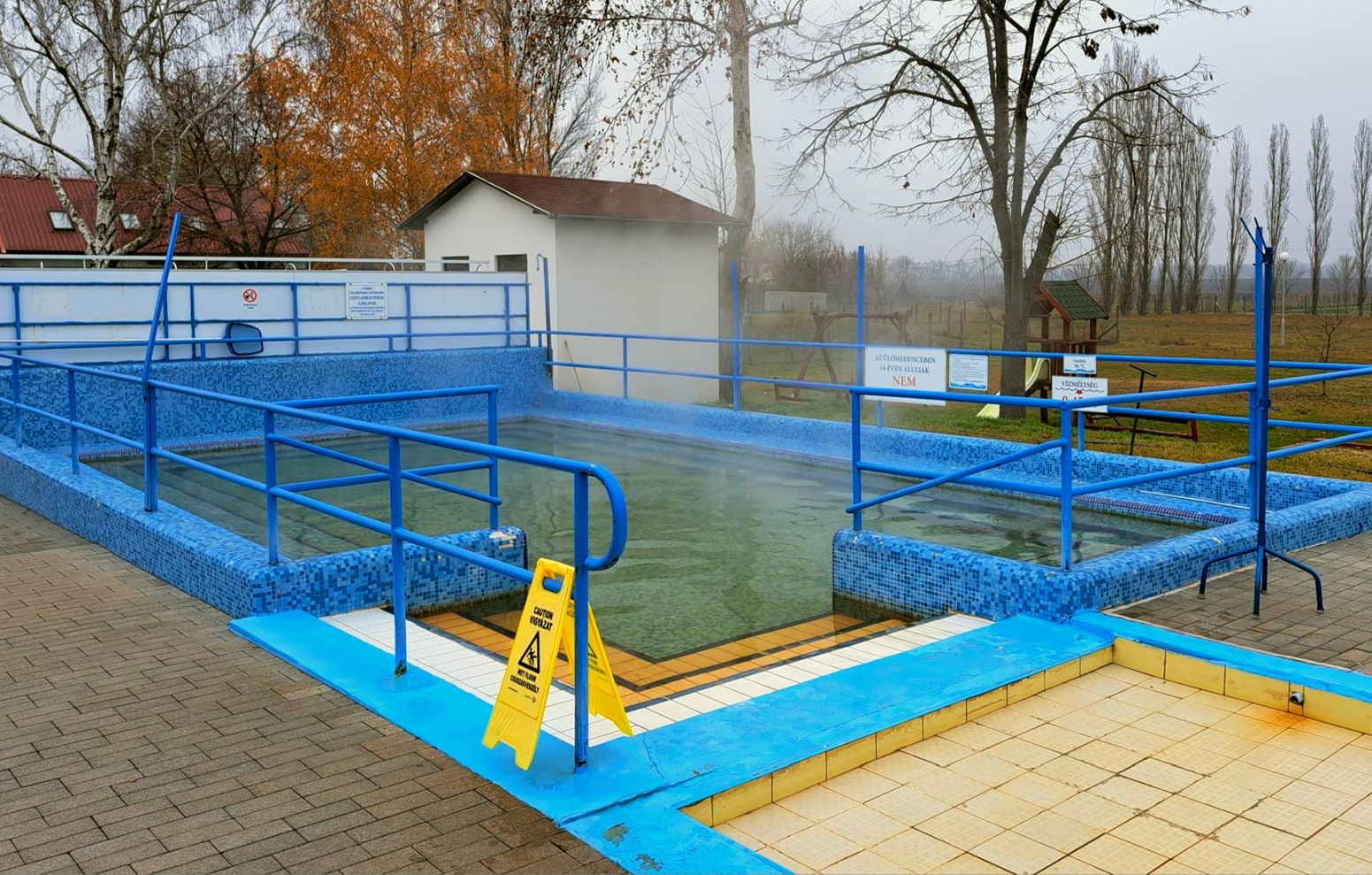 Tóalmási fürdő kis gyógymedence