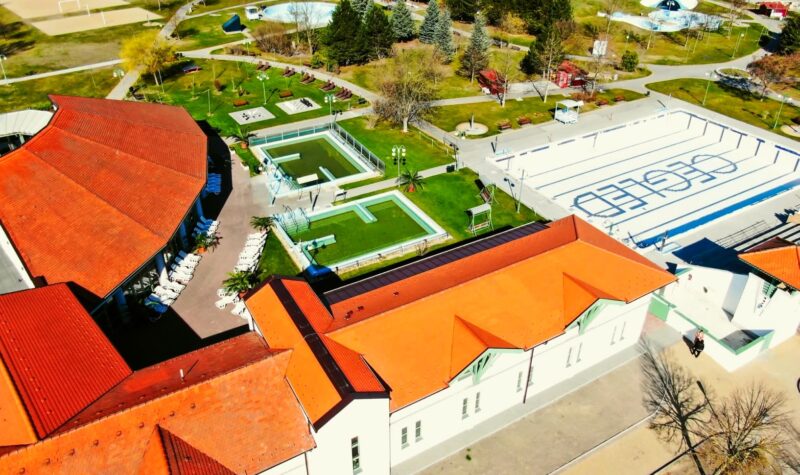 Új gyógyászati szárnnyal és gyógyhely-minősítéssel lépett szintet a Ceglédi Gyógyfürdő