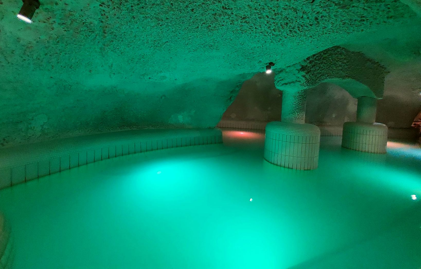 Demjéni Barlangfürdő