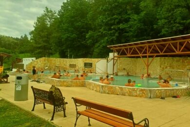 Gyönyörű fekvésű vármegyénk: 16 gyógyvíz fakad itt, és még ivókúrához is van forrás