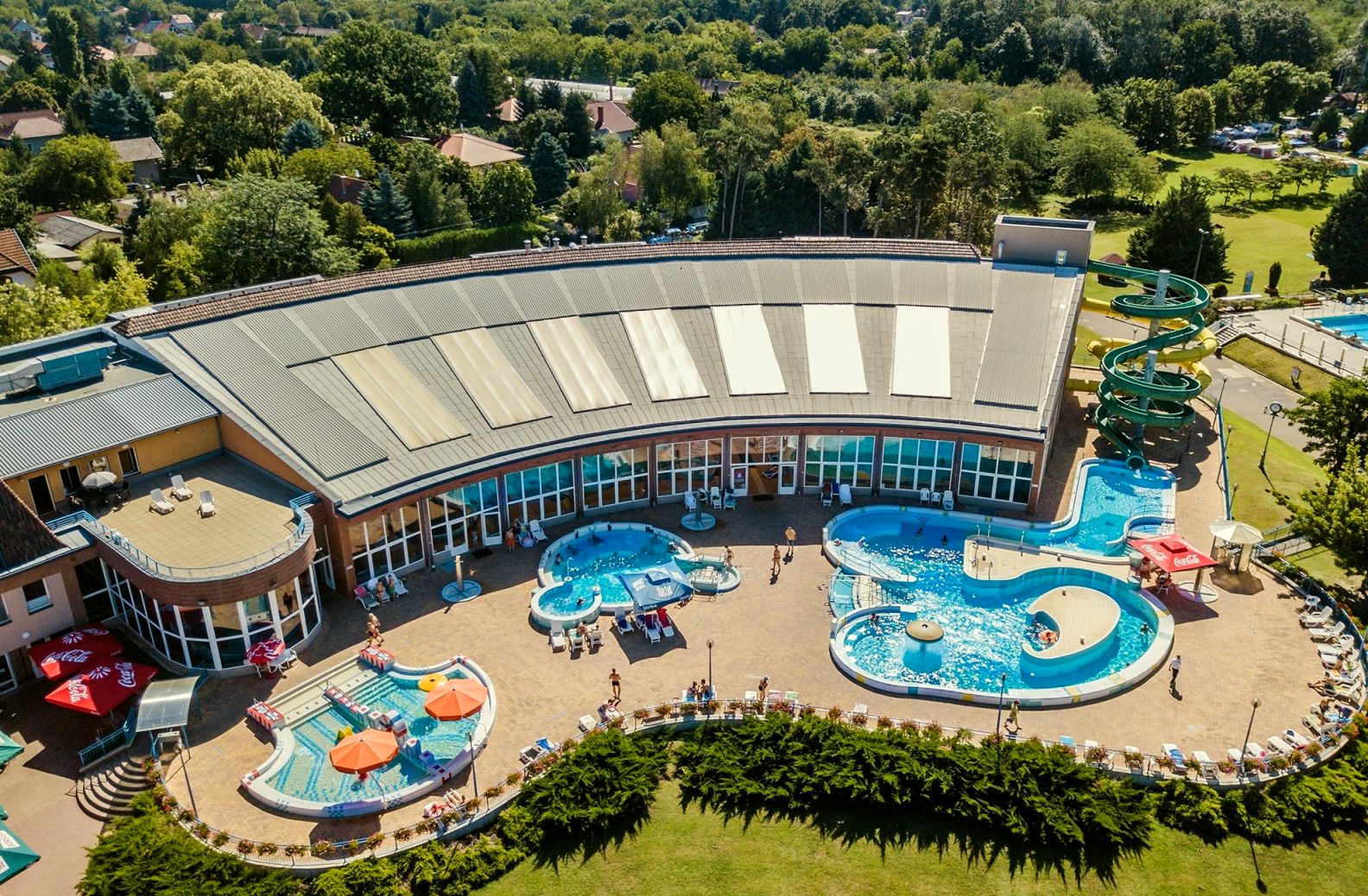 Gyopárosfürdő élményfürdő épület