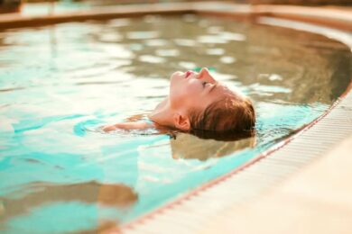 Szinte minden termálvízben ott van – a bőrödnek és az ízületeidnek is jót tehet