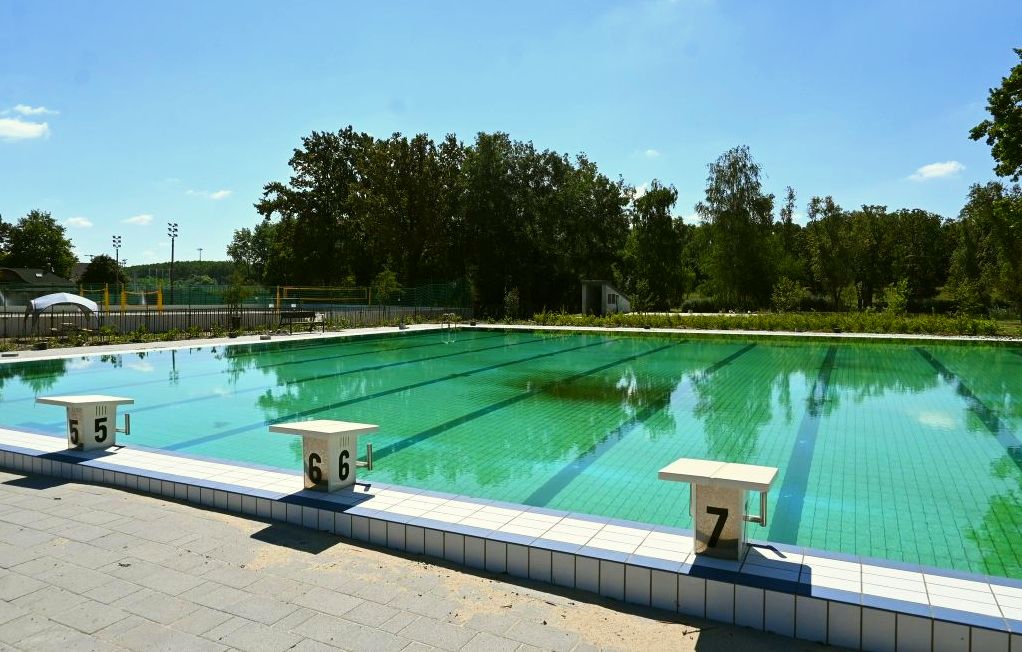 Tiszaligeti Fürdő úszómedence