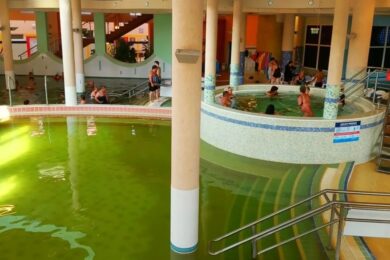 Tavaszi fürdőtipp: két termálfürdő, ahol májusig még előszezoni árak érvényesek